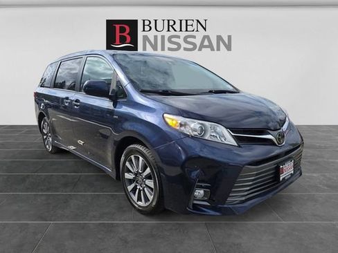 Used 2020 Toyota Sienna XLE w/ XLE Navigation Package AWD/4WD image 4