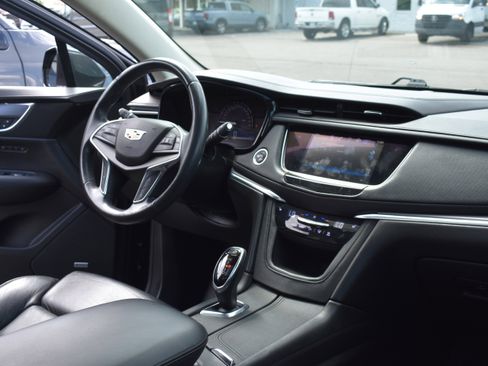 Used 2017 Cadillac XT5 Luxury image 21