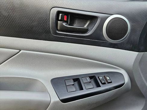 Used 2015 Toyota Tacoma PreRunner w/ SR5 Package image 9