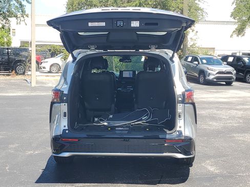Certified 2023 Toyota Sienna XSE FWD image 9