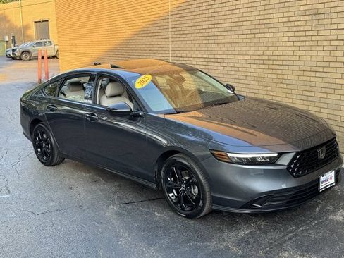 Used 2025 Honda Accord SE image 4