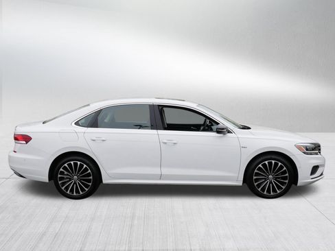 Certified 2022 Volkswagen Passat 2.0T FWD image 8