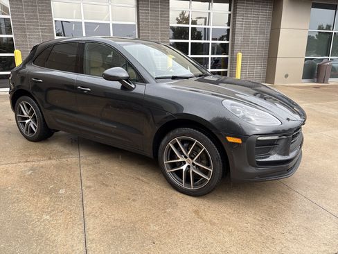 Used 2024 Porsche Macan image 2