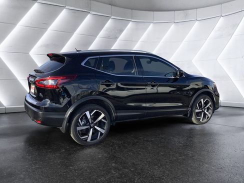 Used 2022 Nissan Rogue Sport SL w/ Premium Package image 4