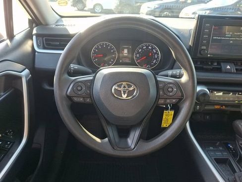 Used 2021 Toyota RAV4 LE FWD image 19