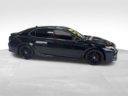 Used 2022 Toyota Camry XSE FWD image 6