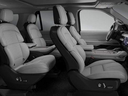 New 2026 Lincoln Navigator Reserve w/ Jet Appearance Package AWD/4WD image 6