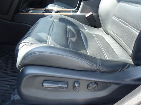 Used 2020 Honda CR-V Touring image 25