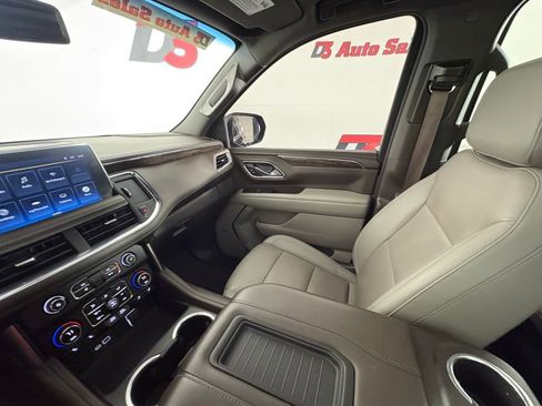 Used 2022 Chevrolet Suburban LT w/ LT Signature Package AWD/4WD image 34