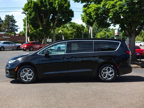 Used 2024 Chrysler Pacifica Limited FWD image 11