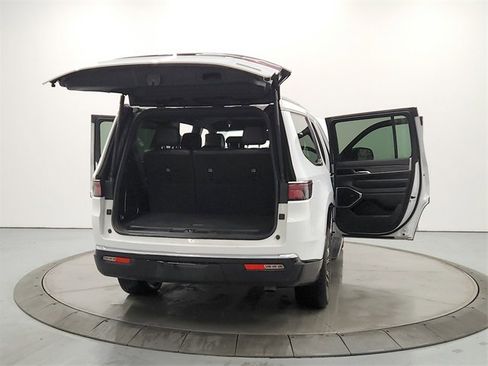 Used 2024 Jeep Wagoneer Series II w/ Flexible Seating Group image 14
