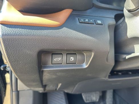 Used 2025 Toyota Crown Signia image 23