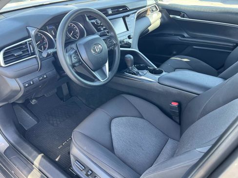 Used 2018 Toyota Camry LE image 5