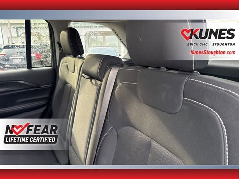 Used 2024 Jeep Grand Cherokee Laredo image 38