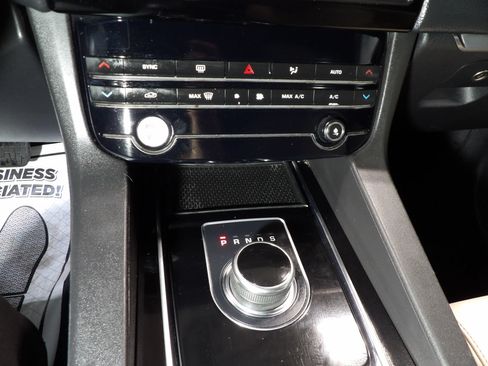 Used 2017 Jaguar F-PACE Premium AWD/4WD image 22