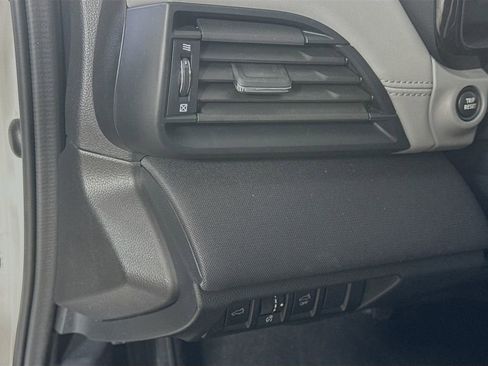 Used 2022 Subaru Outback Premium image 10