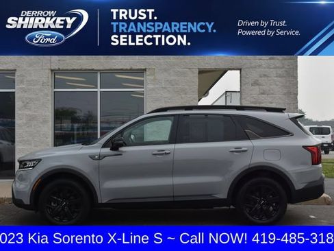 Used 2023 Kia Sorento S w/ Panoramic Sunroof Package AWD/4WD image 2