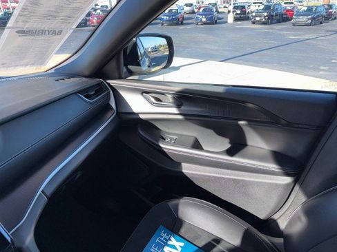 Used 2024 Jeep Grand Cherokee L Laredo image 23