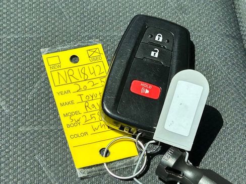 Used 2025 Toyota RAV4 XLE AWD/4WD image 51