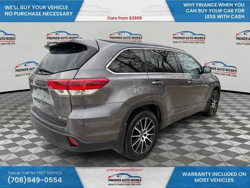 Used 2017 Toyota Highlander SE image 4