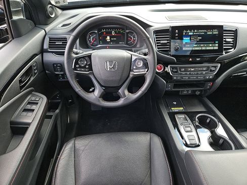 Certified 2024 Honda Passport Black Edition image 11