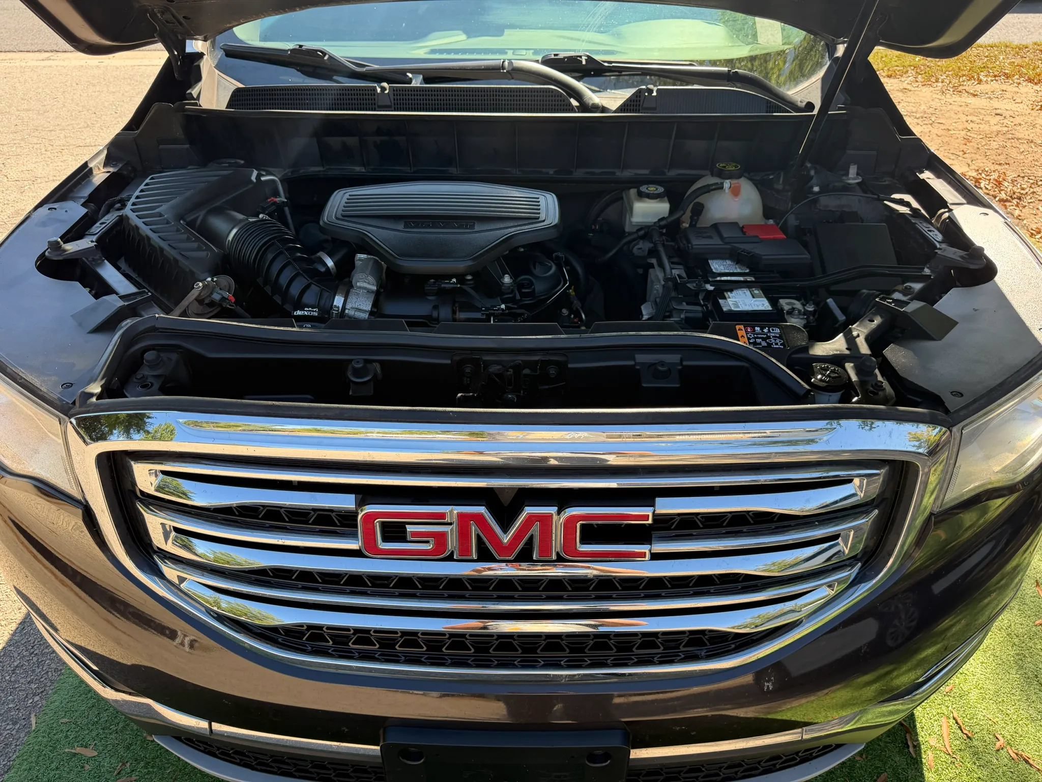 Used 2017 GMC Acadia SLE w/ Driver Alert Package I AWD/4WD image 10