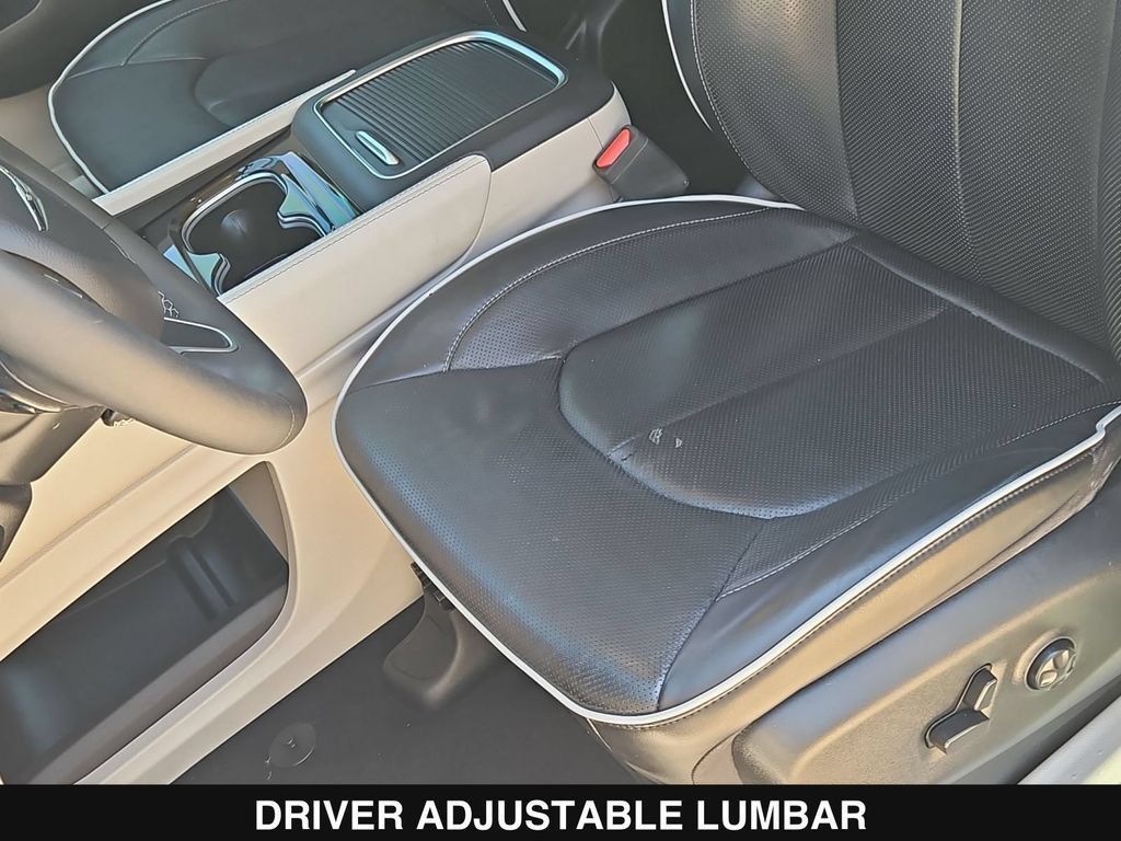 Used 2023 Chrysler Pacifica Limited w/ Uconnect Theater Family Group FWD image 16