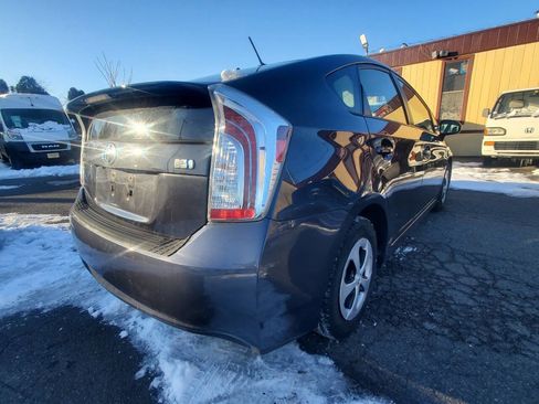 Used 2014 Toyota Prius Five image 5