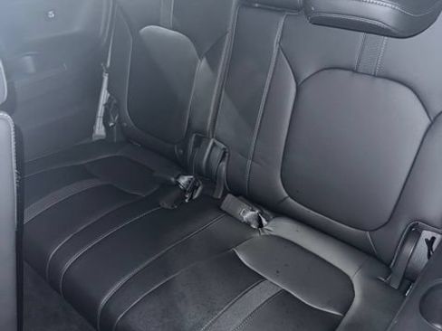 Used 2023 Honda Pilot Touring image 9
