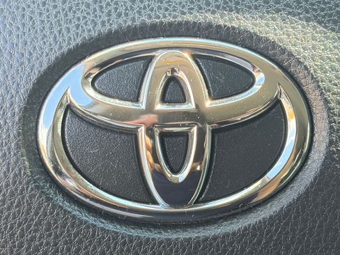 Used 2024 Toyota RAV4 LE AWD/4WD image 32