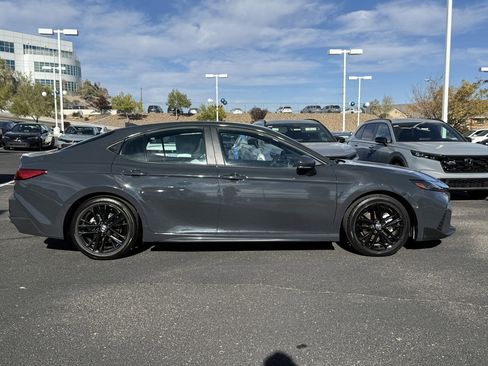 Used 2025 Toyota Camry SE image 4