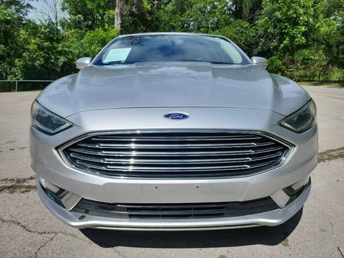 Used 2017 Ford Fusion SE w/ Fusion SE Technology Package FWD image 2