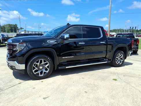 Used 2024 GMC Sierra 1500 SLT w/ SLT Convenience Package AWD/4WD image 4