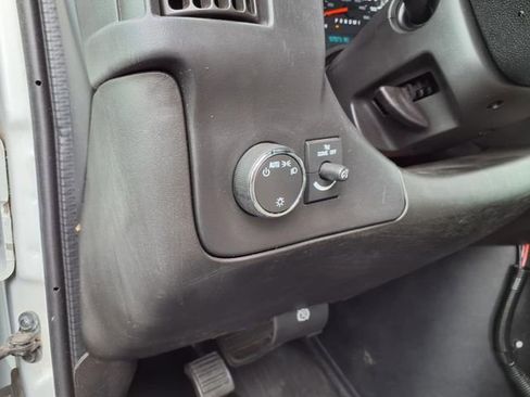 Used 2015 Chevrolet Express 2500 RWD image 11