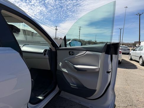 Used 2021 Aston Martin DBX image 25