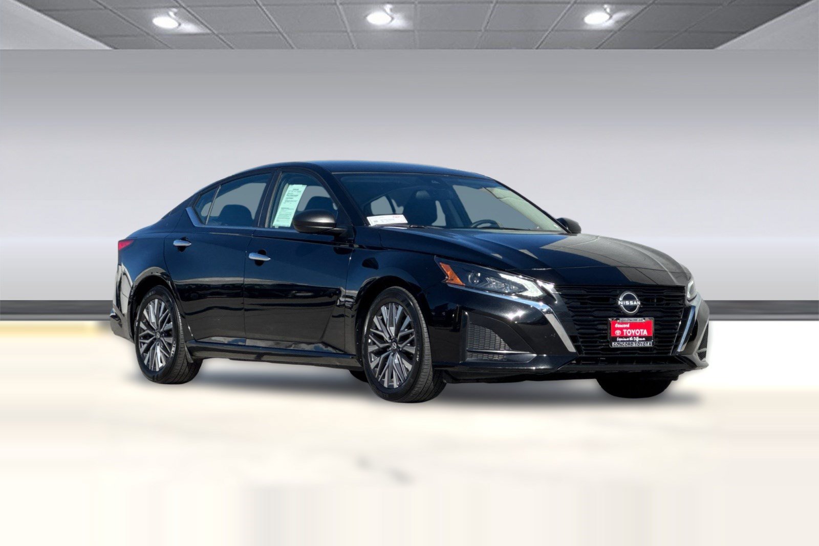 Used 2025 Nissan Altima 2.5 SV FWD image 7