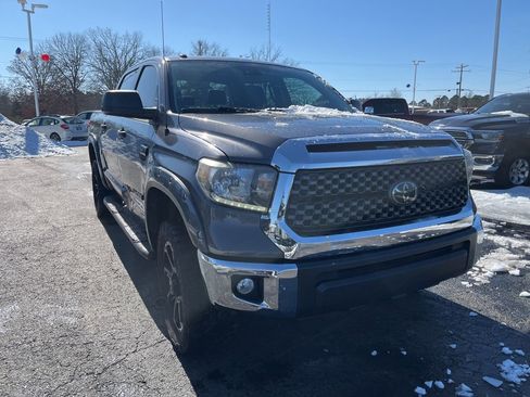 Used 2018 Toyota Tundra SR5 w/ SR5 Upgrade Package image 3
