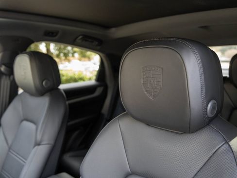 Certified 2026 Porsche Cayenne Coupe AWD/4WD image 24
