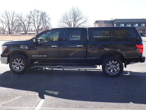 Used 2017 Nissan Titan SV image 9