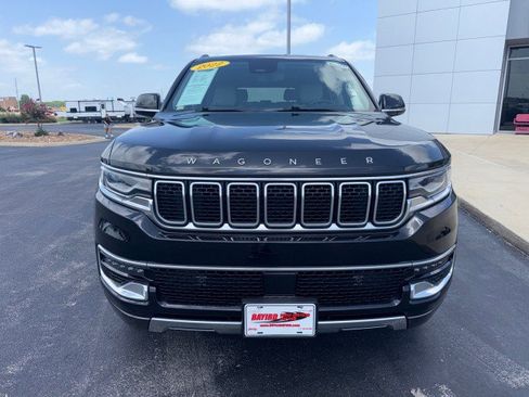 Used 2022 Jeep Wagoneer Series III w/ Premium Group I AWD/4WD image 4