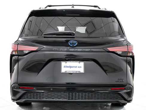 Used 2024 Toyota Sienna XSE w/ XSE Premium Package FWD image 5