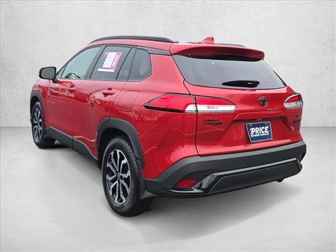 Used 2024 Toyota Corolla Cross SE image 6