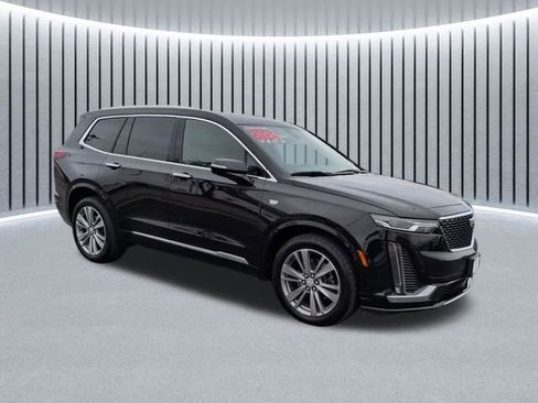 Used 2024 Cadillac XT6 Premium Luxury image 3
