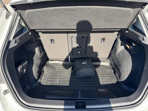 Used 2022 Volkswagen Taos SEL w/ Panoramic Sunroof Package image 6