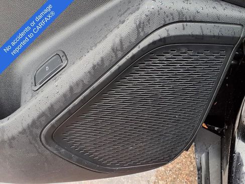 Used 2025 Chevrolet Traverse LT image 17