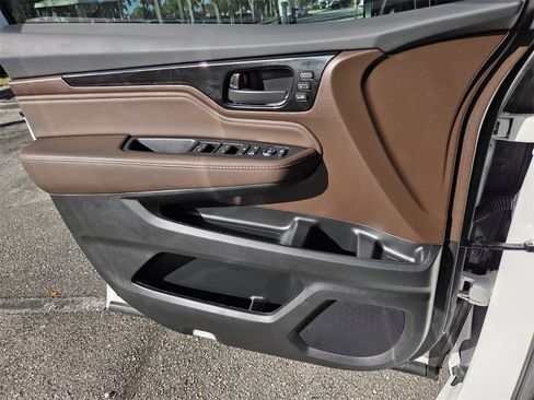 Used 2025 Honda Odyssey Touring image 19