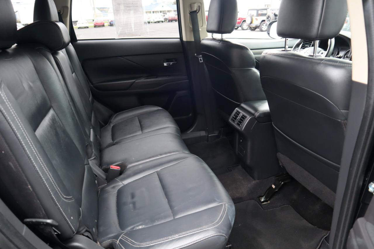 Used 2019 Mitsubishi Outlander SEL AWD/4WD image 39