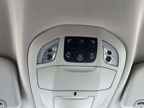 Used 2022 Chrysler Voyager LX FWD image 38