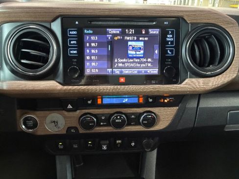 Used 2019 Toyota Tacoma Limited image 20