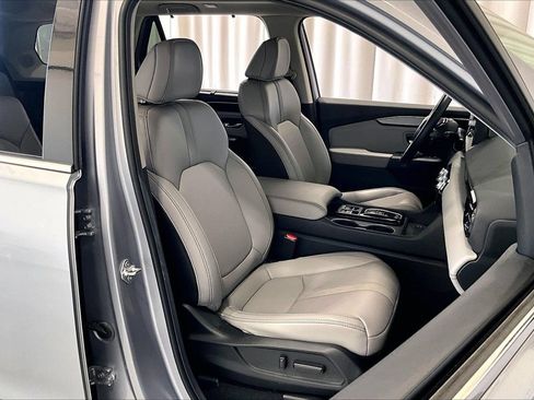 Used 2025 Honda Pilot Touring image 16